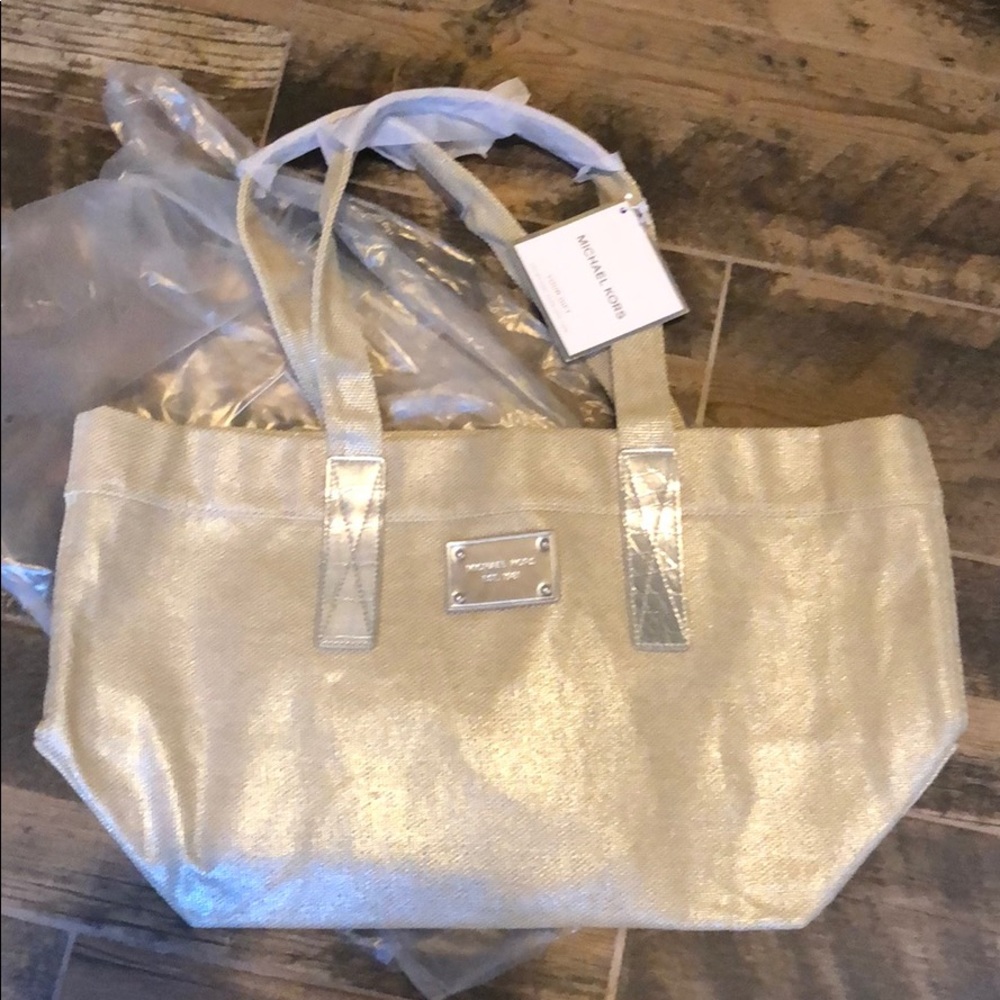 Michael kors bag.